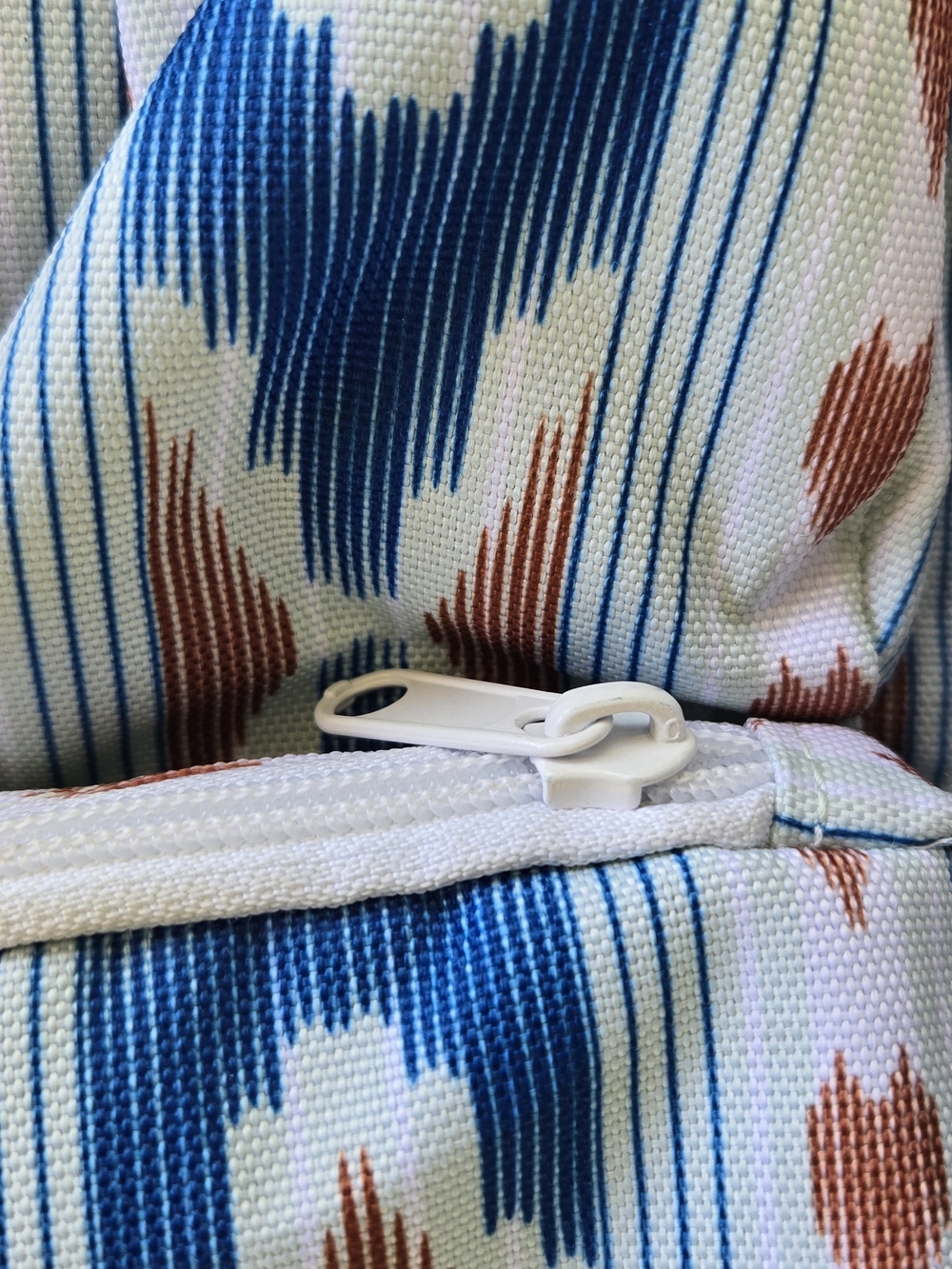 KAVU Aztec Print Rope Sling Bag in Blue & Brown - Picture 6 of 9